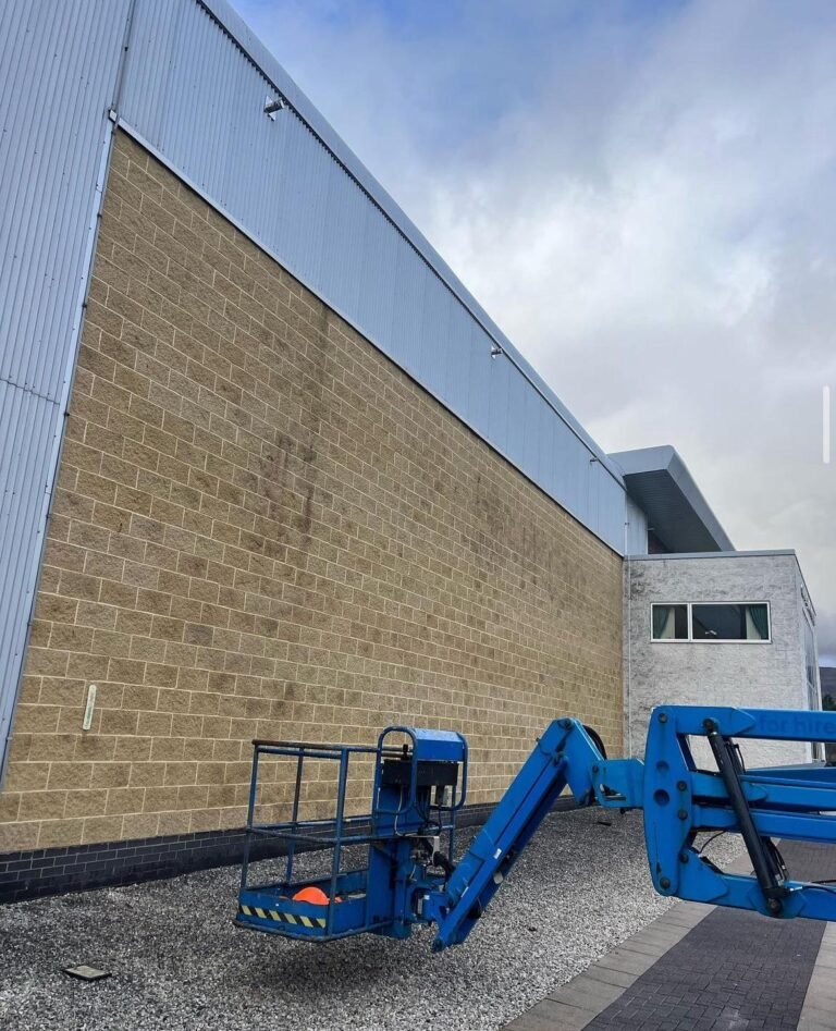 Commercial pressure washing services for buildings
