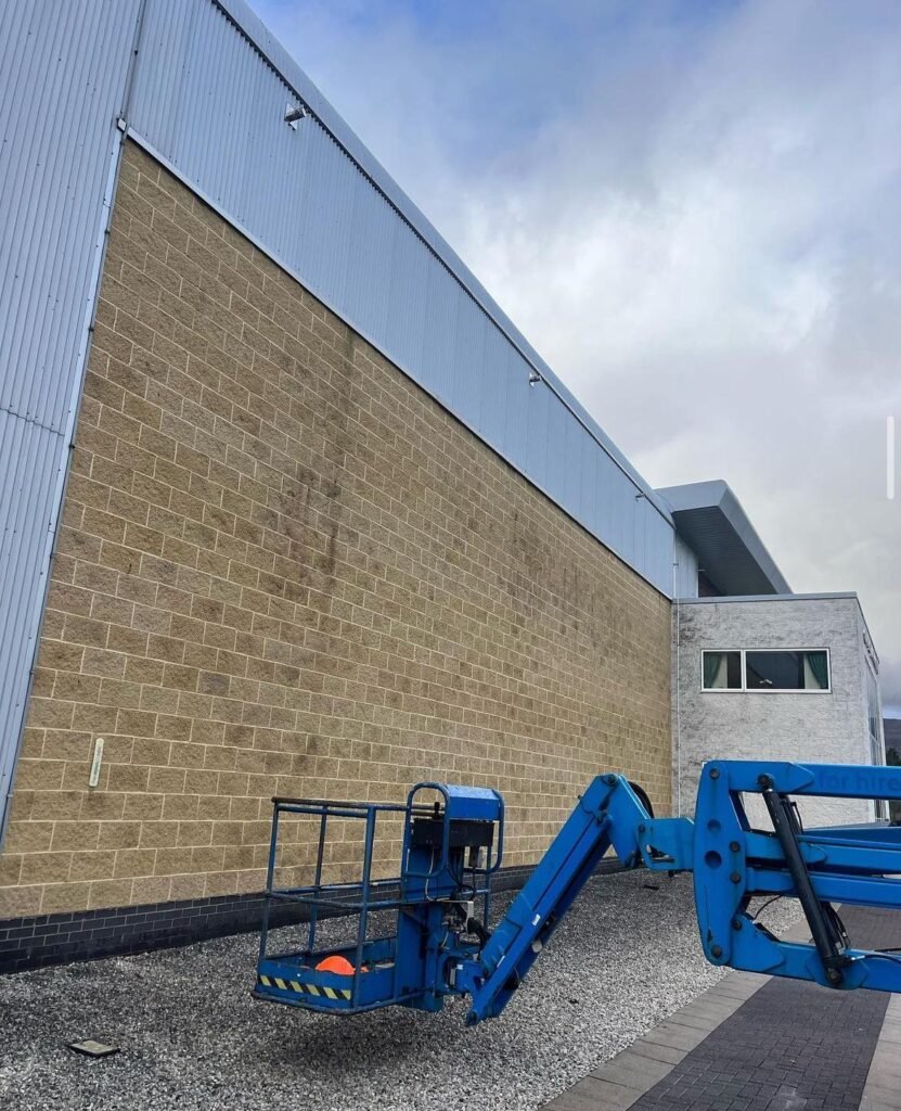Commercial pressure washing services for buildings