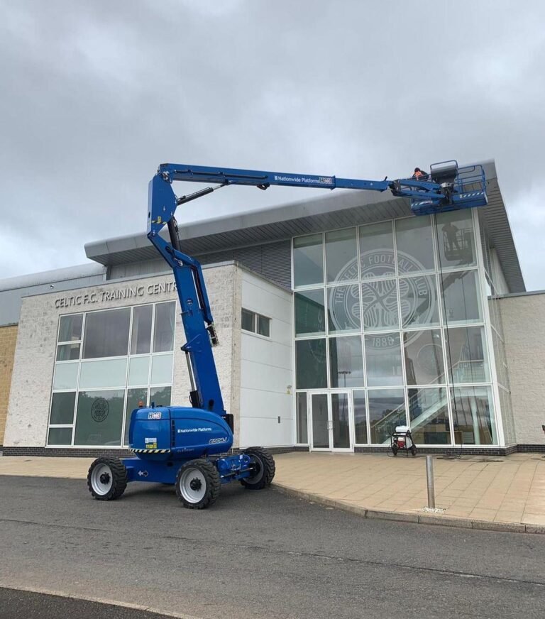 Industrial building cleaning for large facilities