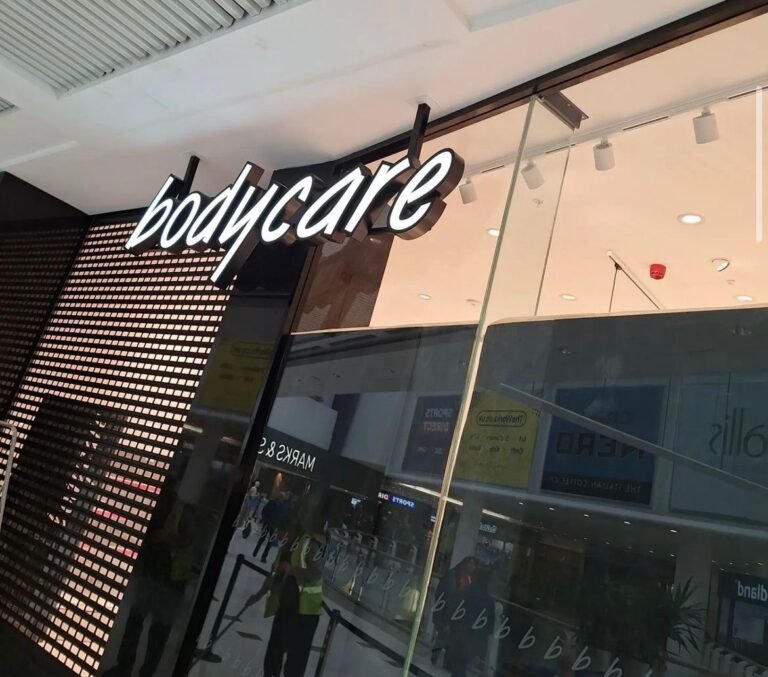 Office carpet cleaning services in commercial spaces