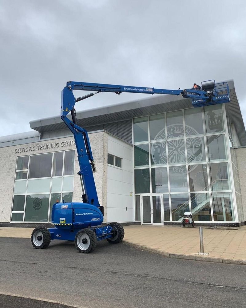 Industrial building cleaning for large facilities
